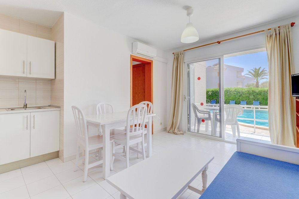 Apartamentos Llevant Puerto de Pollensa — Hotel rooms in Puerto Pollensa, Balearic Islands