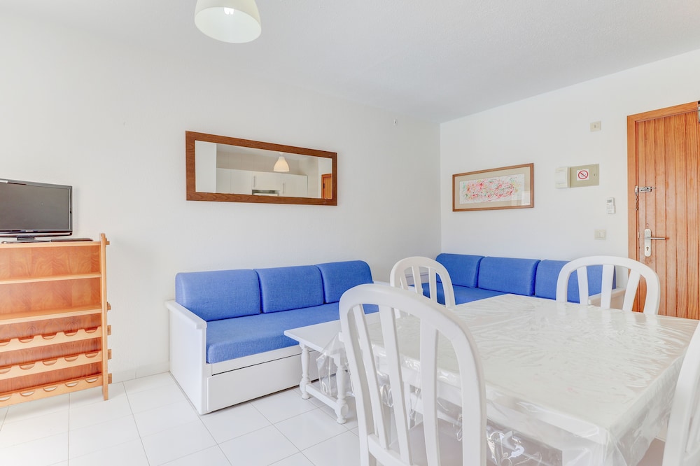 Apartamentos Llevant Puerto de Pollensa — Hotel rooms in Puerto Pollensa, Balearic Islands