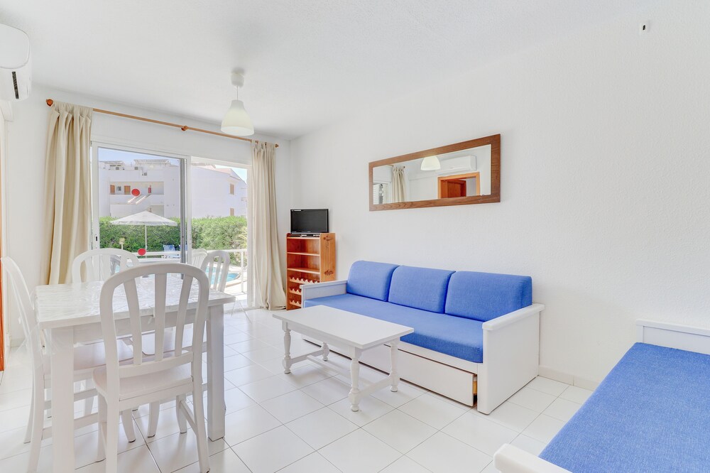 Apartamentos Llevant Puerto de Pollensa — Hotel rooms in Puerto Pollensa, Balearic Islands