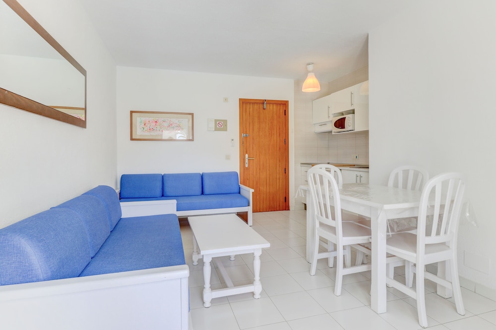 Apartamentos Llevant Puerto de Pollensa — Hotel rooms in Puerto Pollensa, Balearic Islands