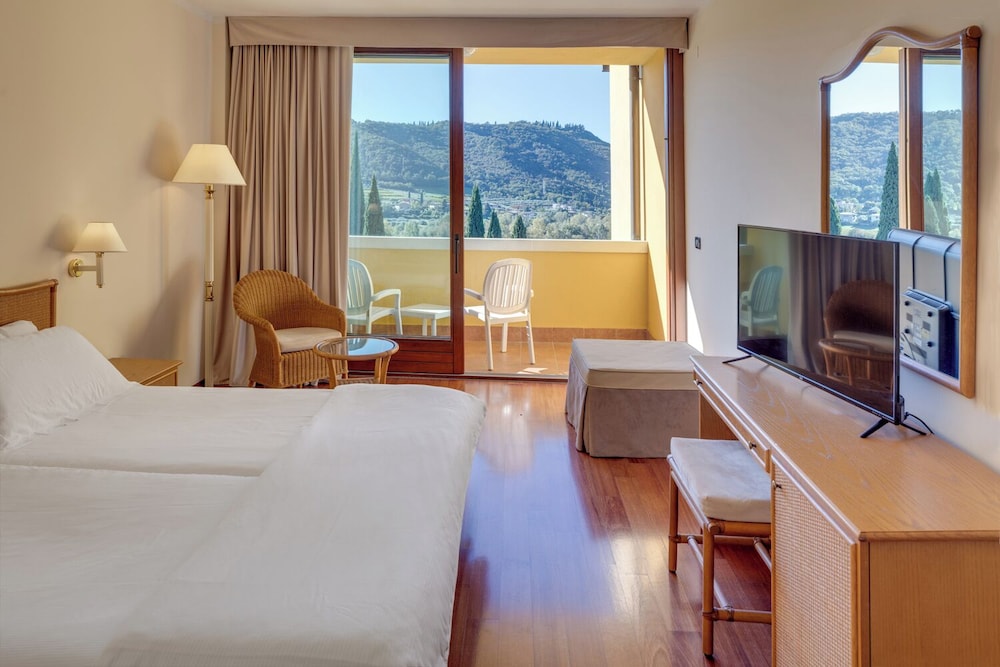 Poiano Garda Resort Hotel — Hotel rooms in Garda, Veneto