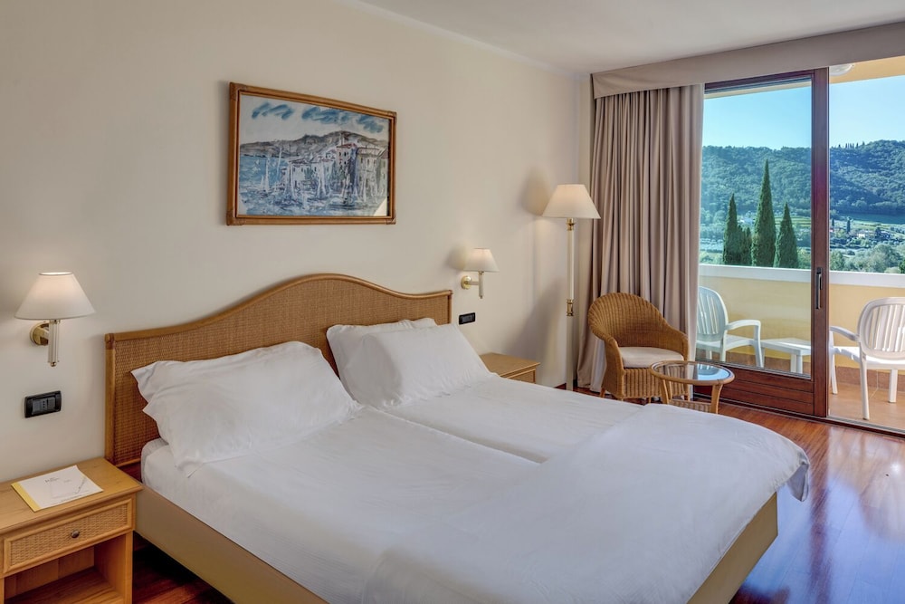 Poiano Garda Resort Hotel — Hotel rooms in Garda, Veneto