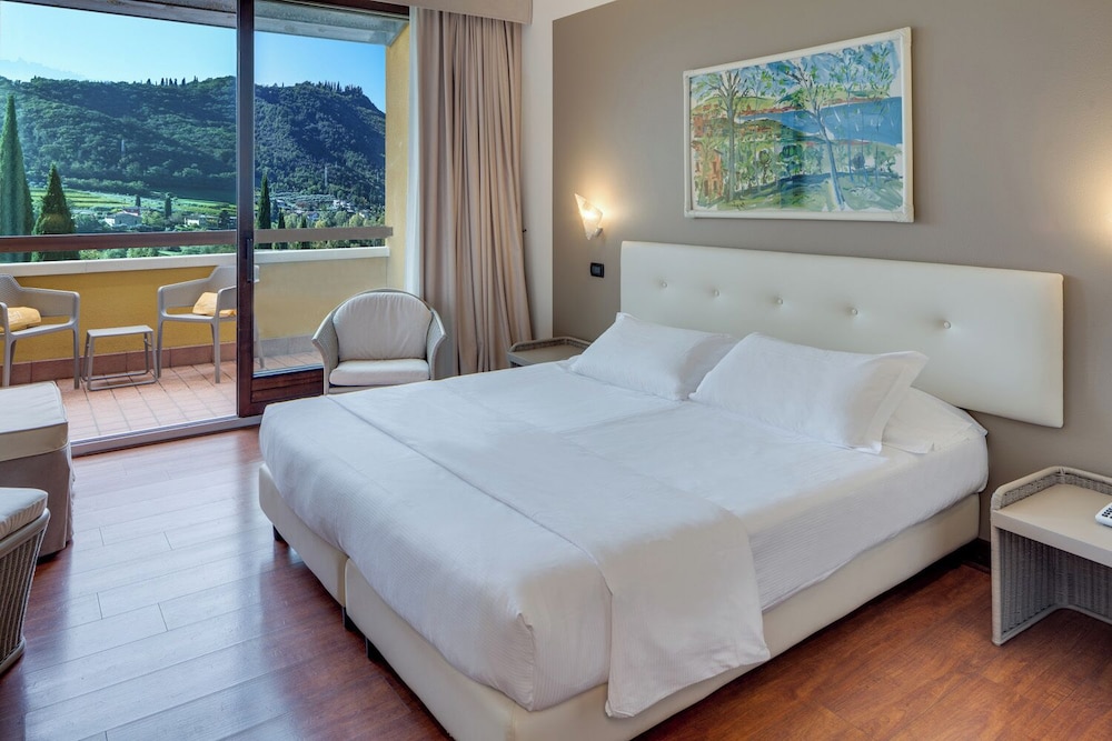 Poiano Garda Resort Hotel — Hotel rooms in Garda, Veneto