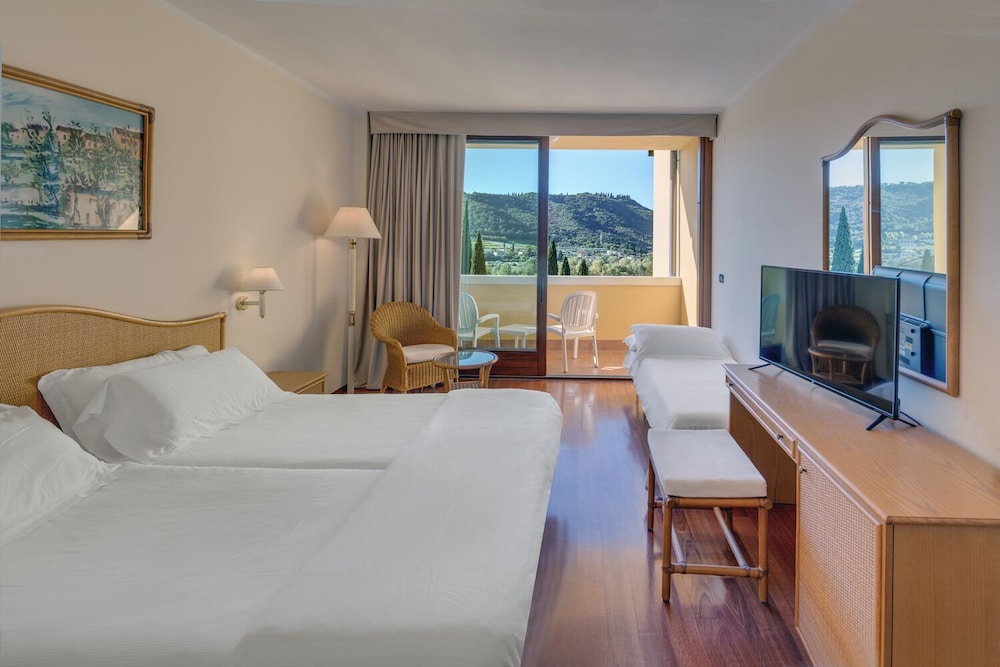 Poiano Garda Resort Hotel — Hotel rooms in Garda, Veneto
