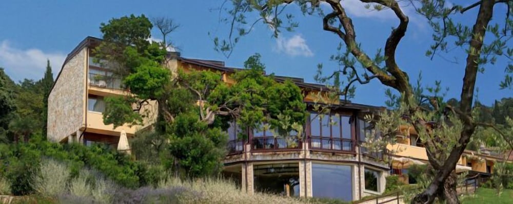 Poiano Garda Resort Hotel — Hotel building in Garda, Veneto