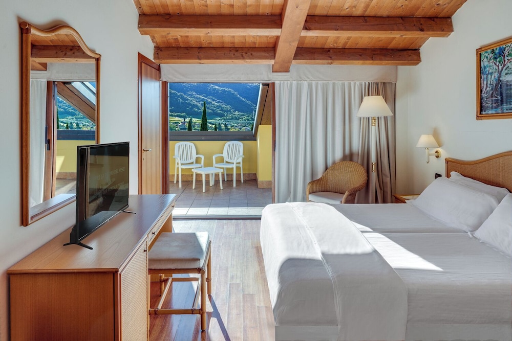Poiano Garda Resort Hotel — Hotel rooms in Garda, Veneto