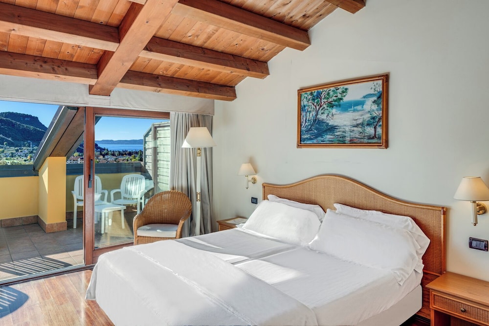 Poiano Garda Resort Hotel — Hotel rooms in Garda, Veneto