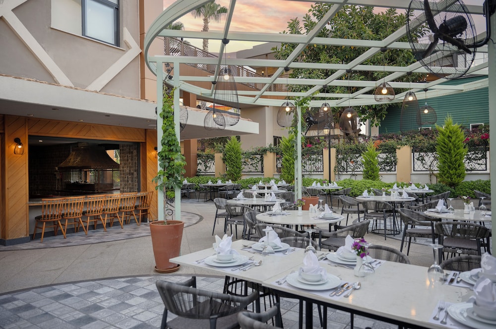 My Home Resort - All inclusive — Restaurant & bars in Alanya