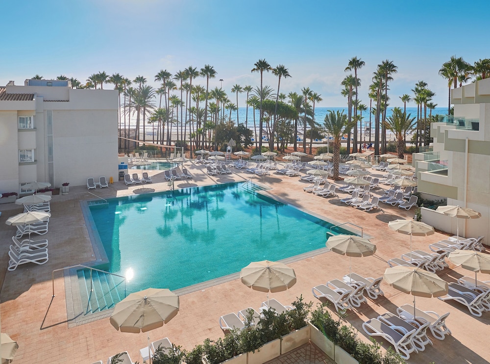 Hipotels Mediterraneo Club — Swimming pool in Sa Coma, Balearic Islands