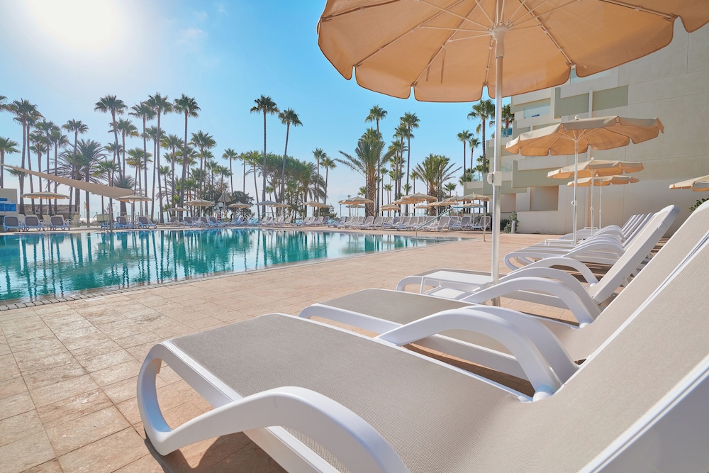 Hipotels Mediterraneo Club — Swimming pool in Sa Coma, Balearic Islands