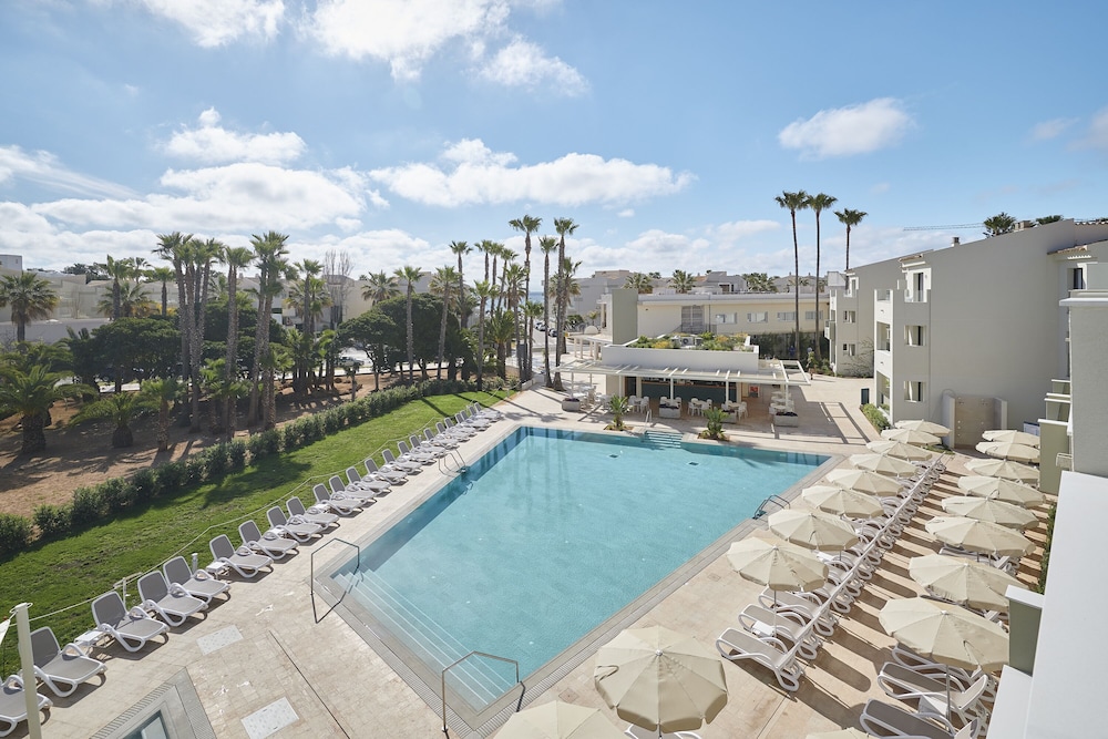 Hipotels Mediterraneo Club — Swimming pool in Sa Coma, Balearic Islands