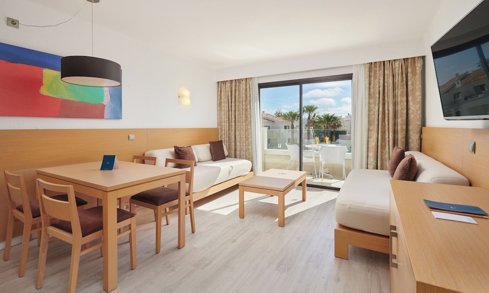 Hipotels Mediterraneo Club — Hotel rooms in Sa Coma, Balearic Islands