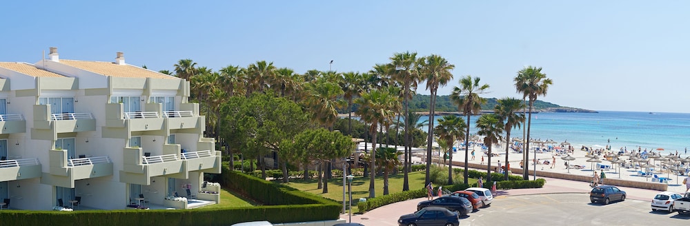 Hipotels Mediterraneo Club — Beach in Sa Coma, Balearic Islands