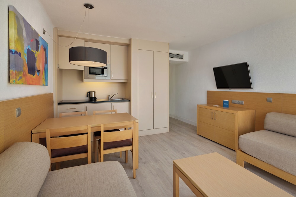 Hipotels Mediterraneo Club — Hotel rooms in Sa Coma, Balearic Islands