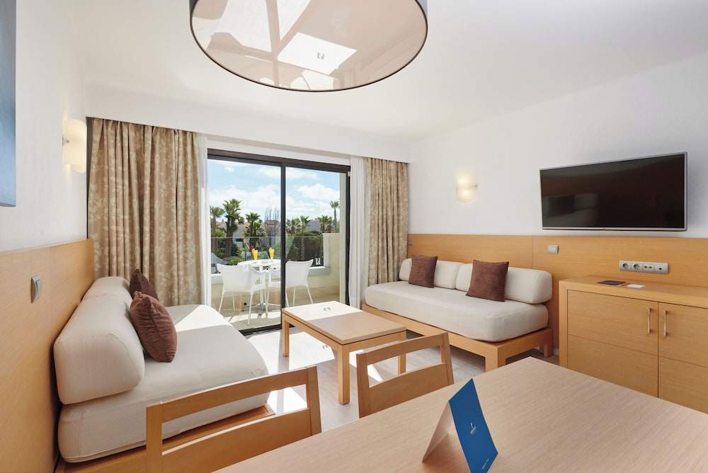 Hipotels Mediterraneo Club — Hotel rooms in Sa Coma, Balearic Islands