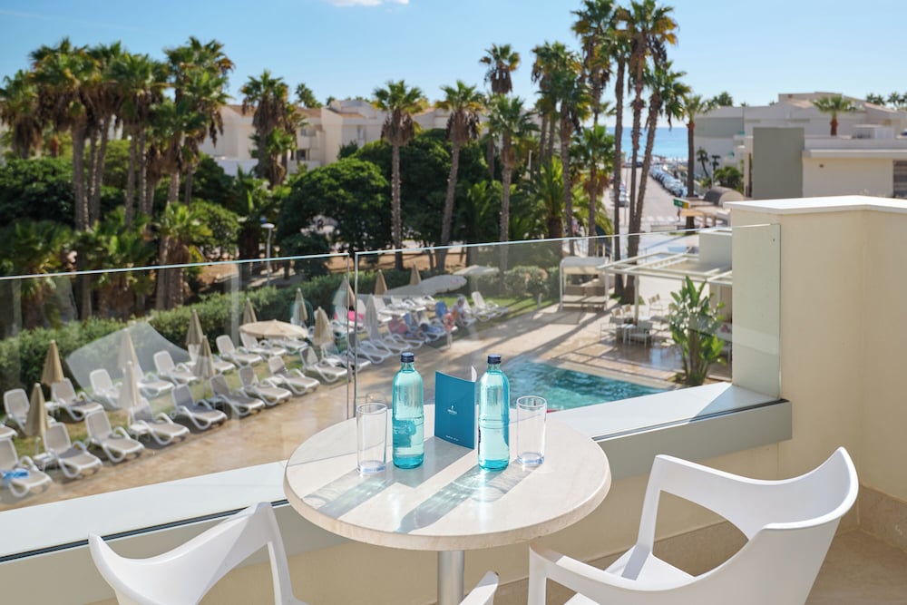 Hipotels Mediterraneo Club — Swimming pool in Sa Coma, Balearic Islands