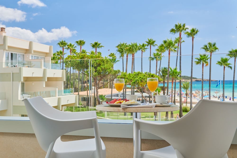 Hipotels Mediterraneo Club — Beach in Sa Coma, Balearic Islands