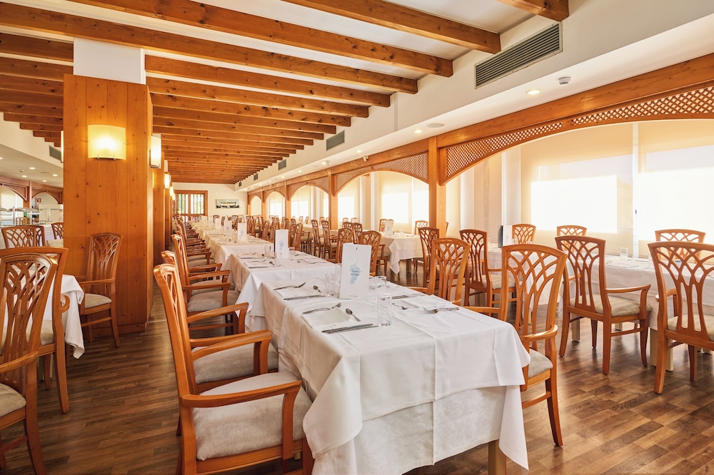 Hipotels Mediterraneo Club — Restaurant & bars in Sa Coma, Balearic Islands