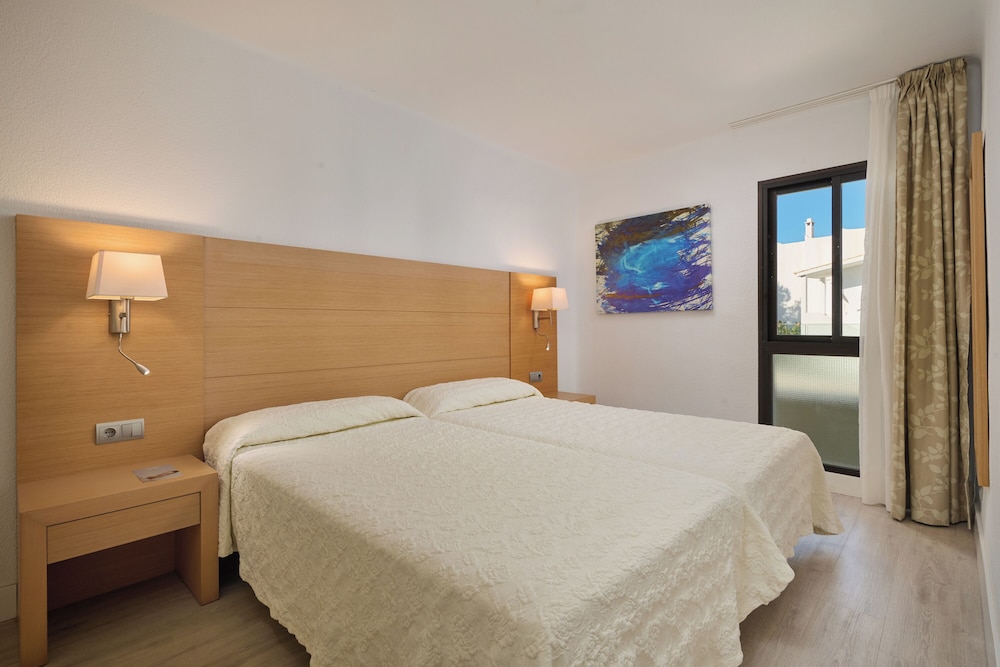 Hipotels Mediterraneo Club — Hotel rooms in Sa Coma, Balearic Islands