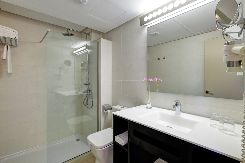Hipotels Mediterraneo Club — Hotel rooms in Sa Coma, Balearic Islands