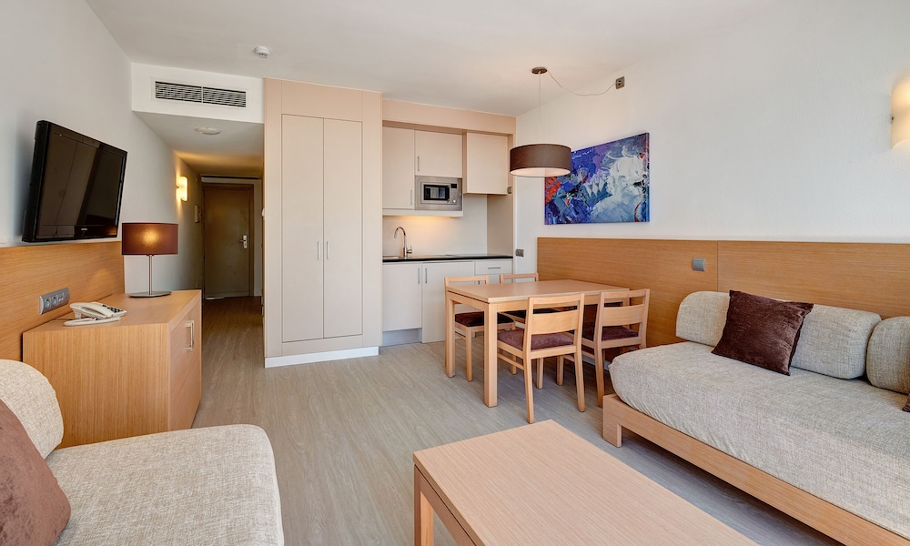 Hipotels Mediterraneo Club — Hotel rooms in Sa Coma, Balearic Islands