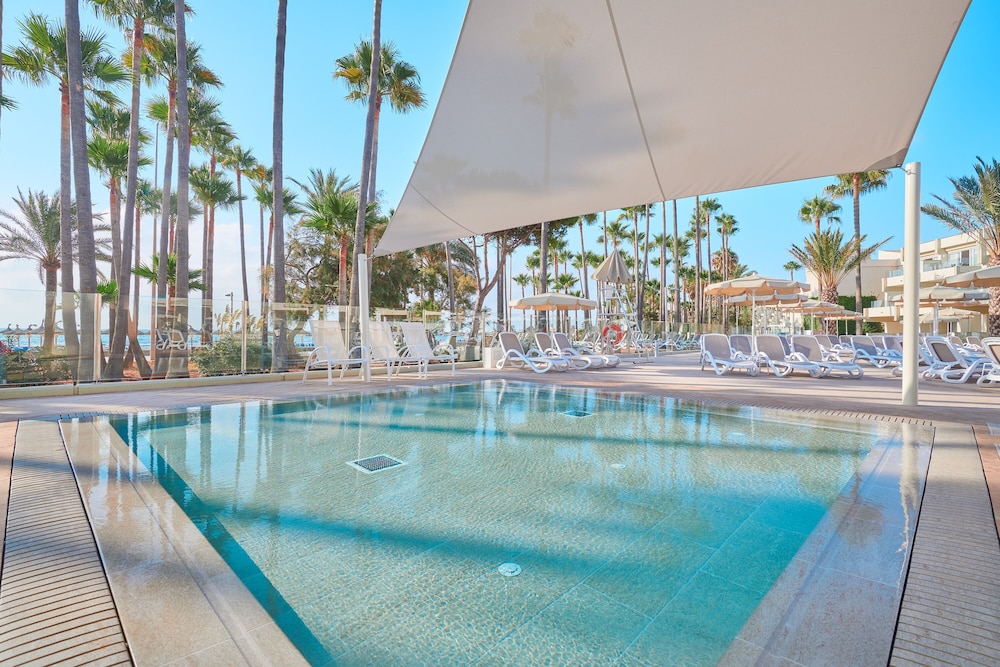 Hipotels Mediterraneo Club — Swimming pool in Sa Coma, Balearic Islands