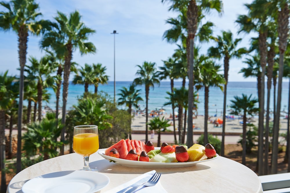 Hipotels Mediterraneo Club — Beach in Sa Coma, Balearic Islands