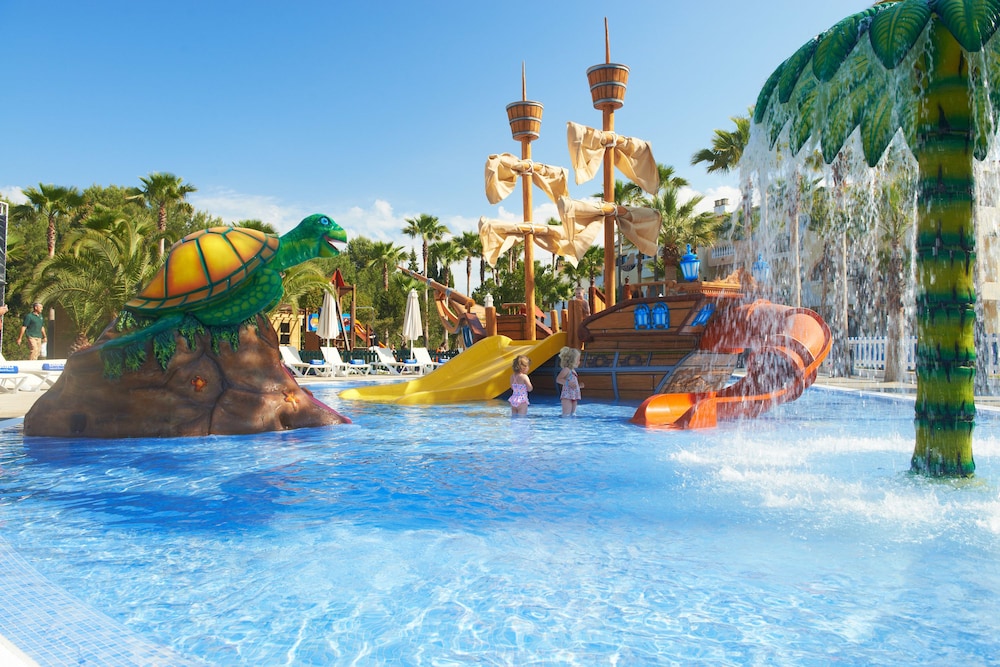 Hipotels Mediterraneo Club — Swimming pool in Sa Coma, Balearic Islands