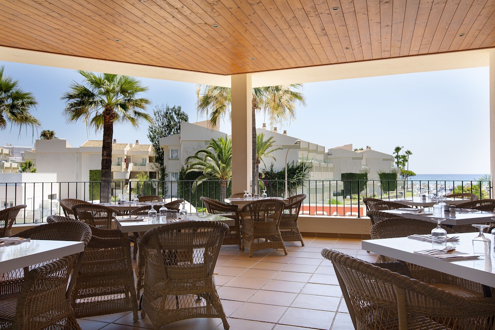 Hipotels Mediterraneo Club — Restaurant & bars in Sa Coma, Balearic Islands