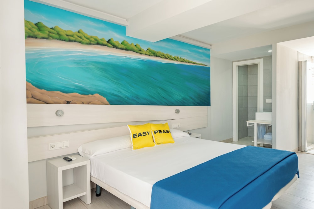 Ryans La Marina — Hotel rooms in Ibiza Town, Balearic Islands