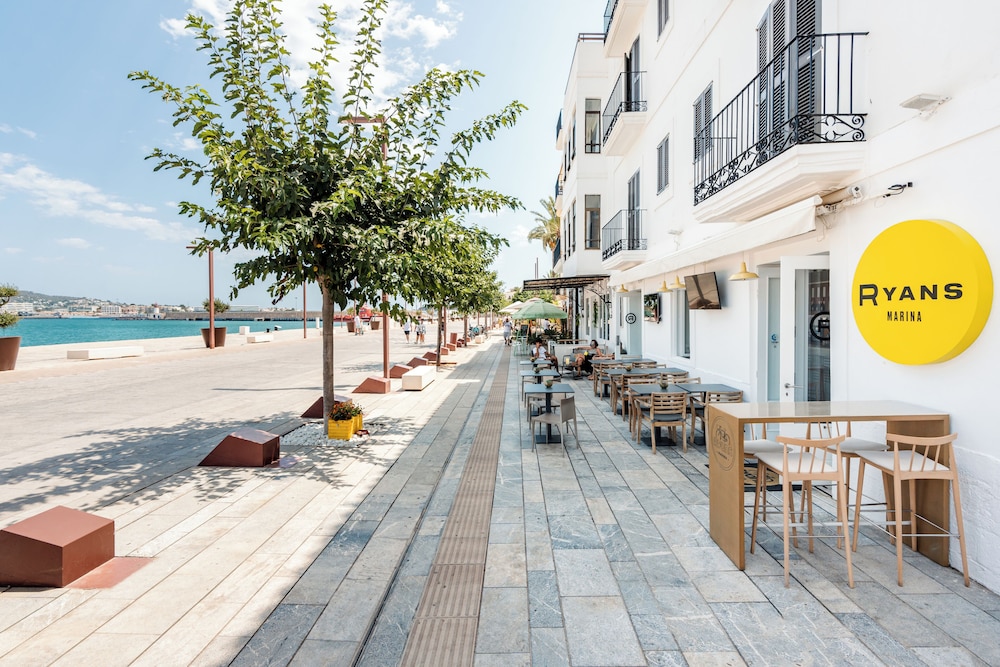 Ryans La Marina — Attractions in the area in Ibiza Town, Balearic Islands