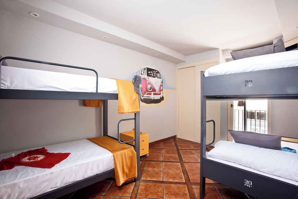Ryans La Marina — Hotel rooms in Ibiza Town, Balearic Islands