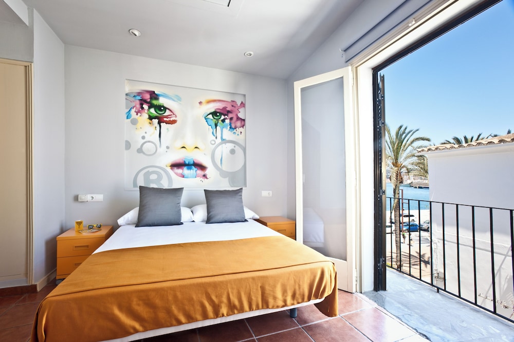 Ryans La Marina — Hotel rooms in Ibiza Town, Balearic Islands