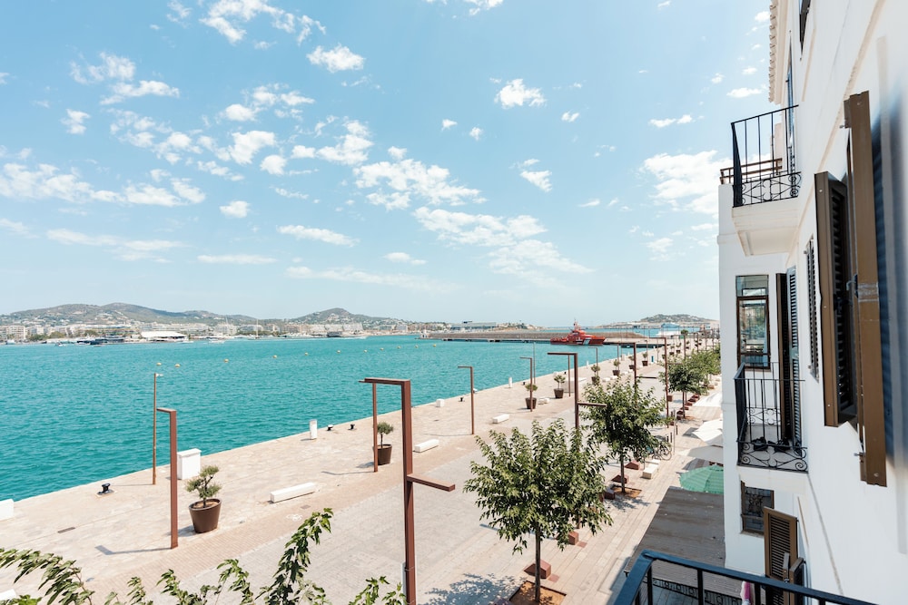 Ryans La Marina — Attractions in the area in Ibiza Town, Balearic Islands
