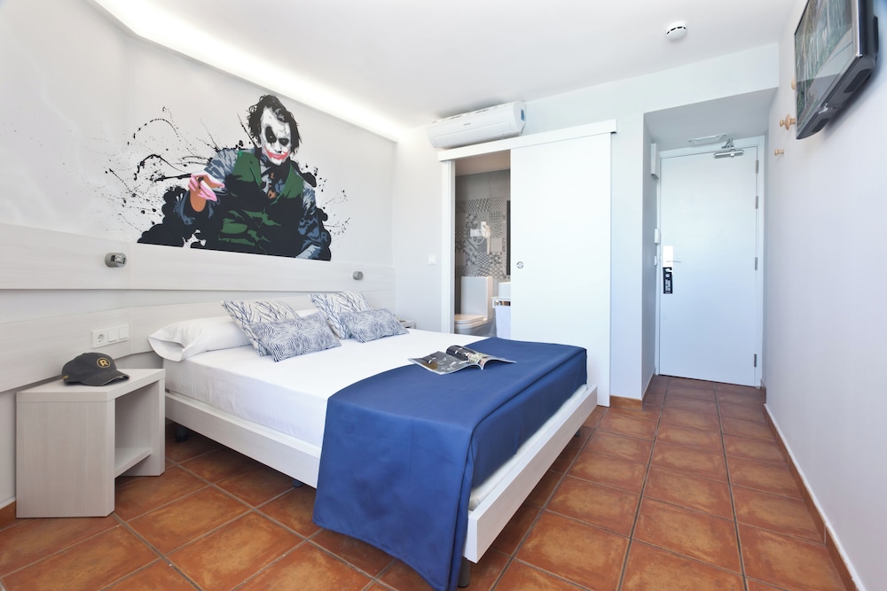 Ryans La Marina — Hotel rooms in Ibiza Town, Balearic Islands