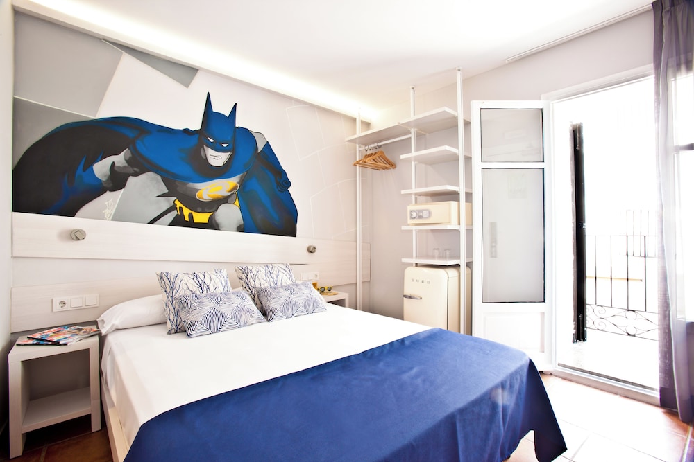 Ryans La Marina — Hotel rooms in Ibiza Town, Balearic Islands