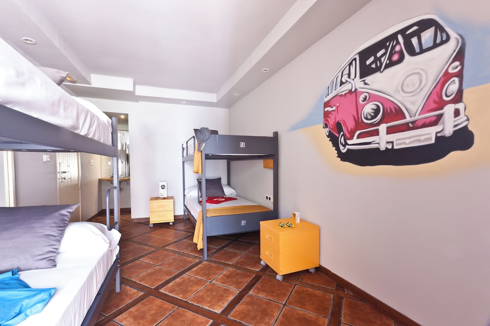 Ryans La Marina — Hotel rooms in Ibiza Town, Balearic Islands