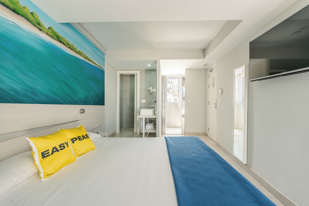 Ryans La Marina — Hotel rooms in Ibiza Town, Balearic Islands
