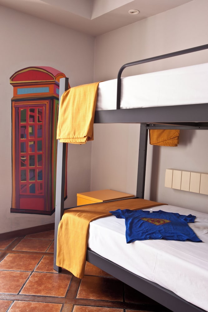 Ryans La Marina — Hotel rooms in Ibiza Town, Balearic Islands