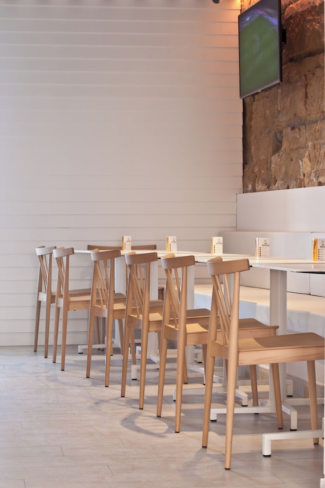 Ryans La Marina — Restaurant & bars in Ibiza Town, Balearic Islands