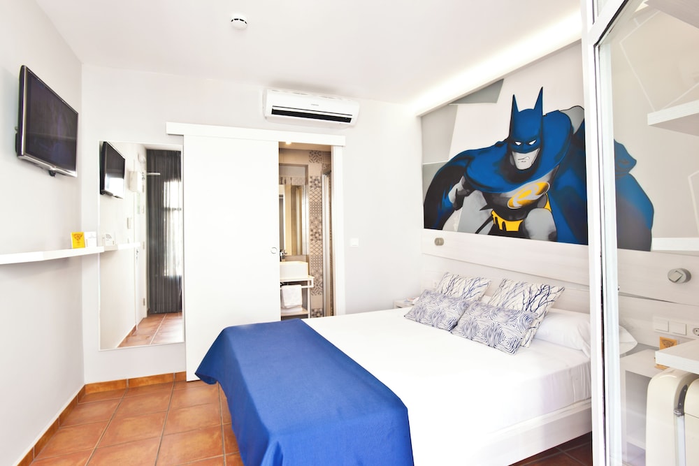 Ryans La Marina — Hotel rooms in Ibiza Town, Balearic Islands