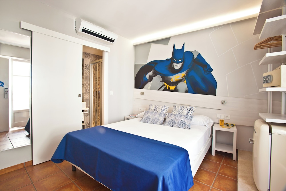 Ryans La Marina — Hotel rooms in Ibiza Town, Balearic Islands