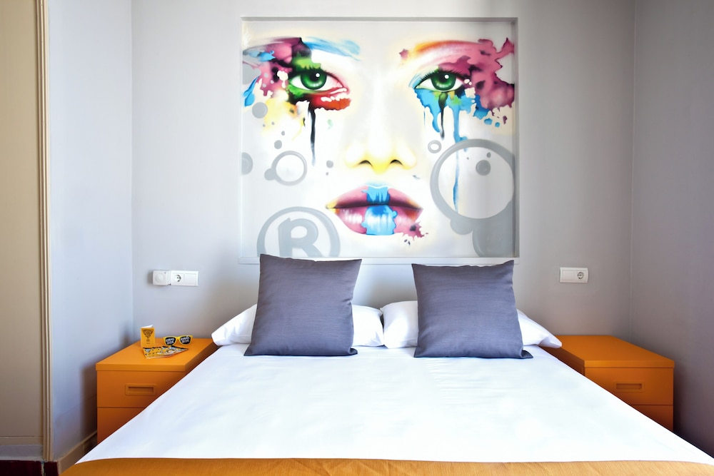 Ryans La Marina — Hotel rooms in Ibiza Town, Balearic Islands