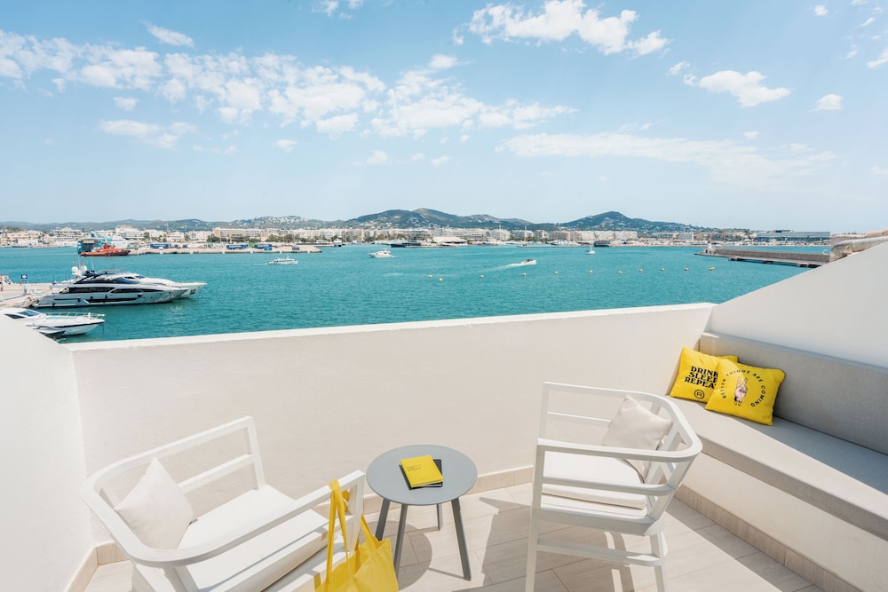 Ryans La Marina — Beach in Ibiza Town, Balearic Islands