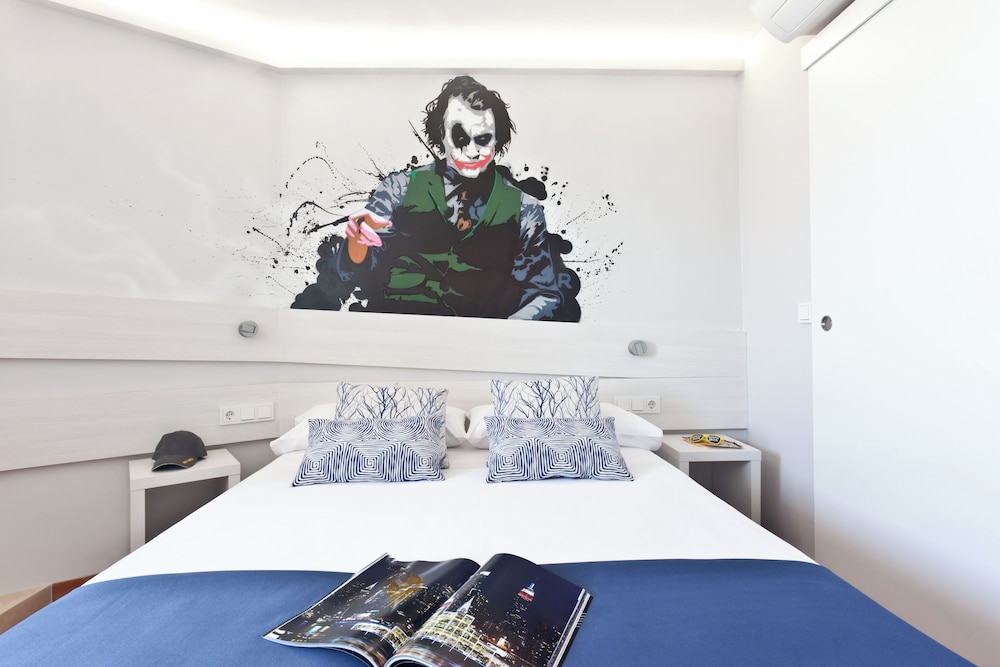 Ryans La Marina — Hotel rooms in Ibiza Town, Balearic Islands