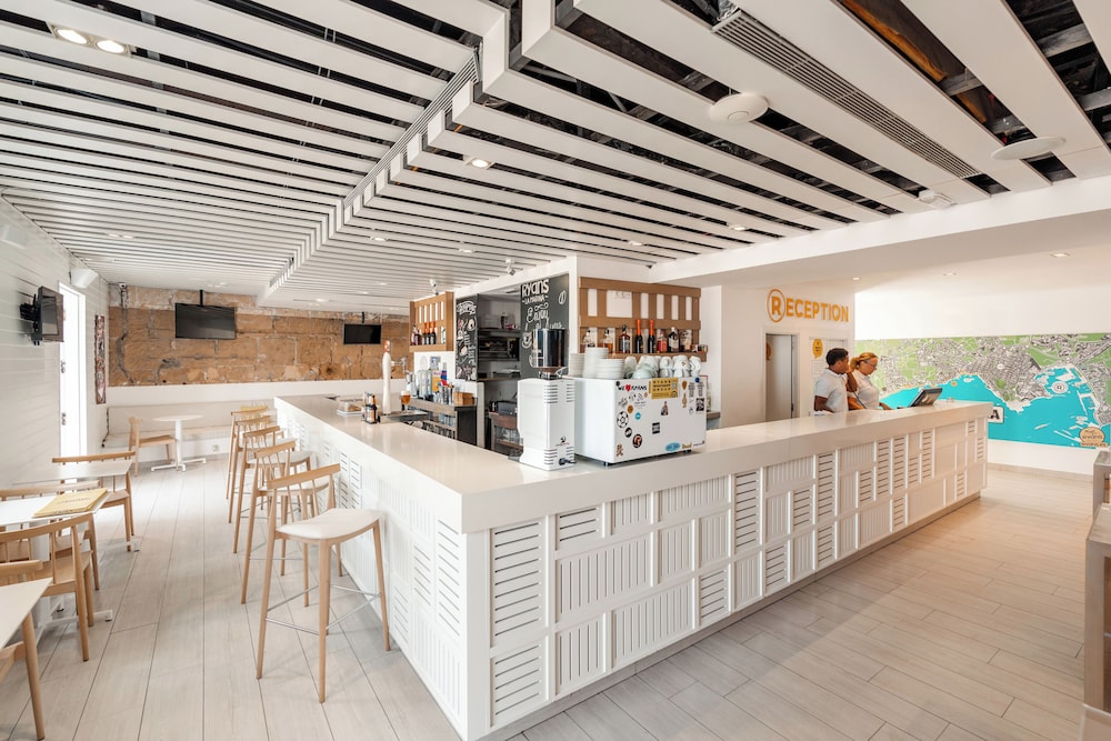 Ryans La Marina — Restaurant & bars in Ibiza Town, Balearic Islands