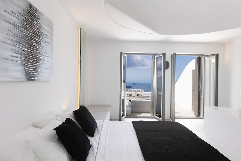 Heavens Edge by Mr and Mrs White — Hotel rooms in Imerovigli, South Aegean