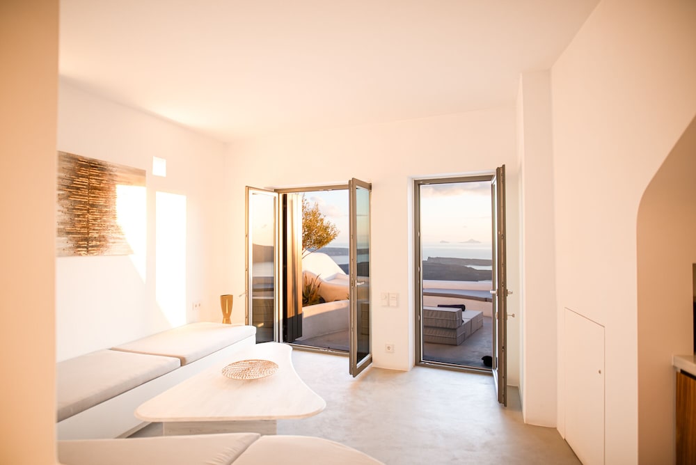 Heavens Edge by Mr and Mrs White — Hotel rooms in Imerovigli, South Aegean