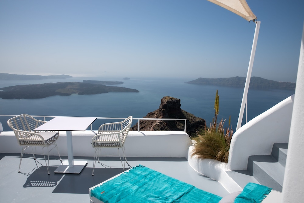 Heavens Edge by Mr and Mrs White — Hotel building in Imerovigli, South Aegean