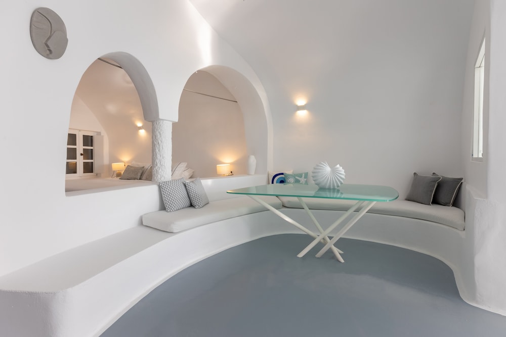 Heavens Edge by Mr and Mrs White — Hotel rooms in Imerovigli, South Aegean